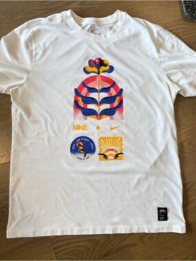 Nike White Large T-Shirt